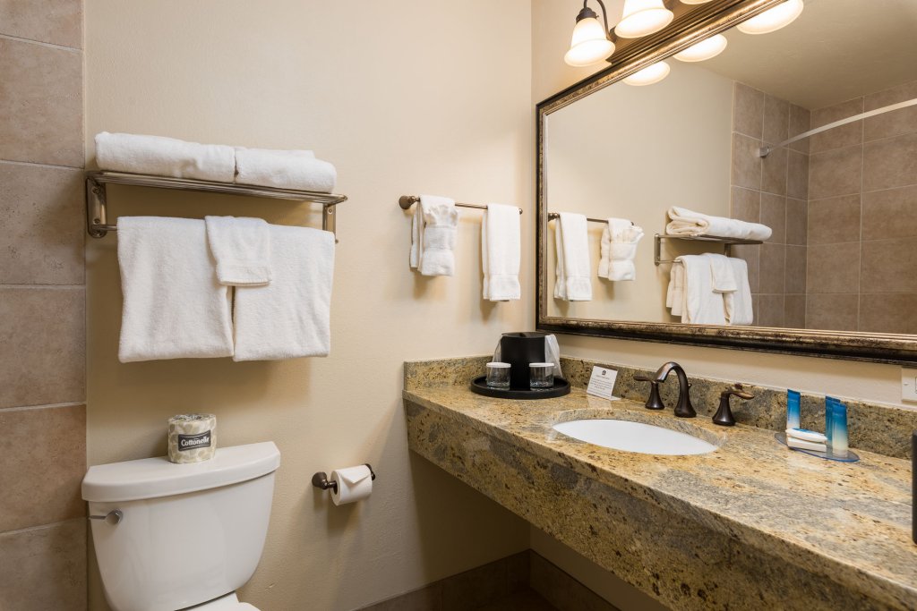 Фото Best Western Tyrolean Lodge