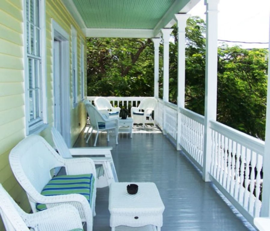 Фото The Guesthouses at Southernmost Beach Resort