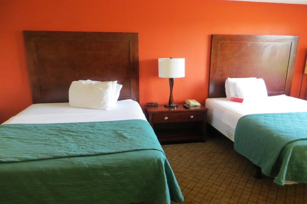 Фото Ramada Hotel & Conference Center by Wyndham Lansing