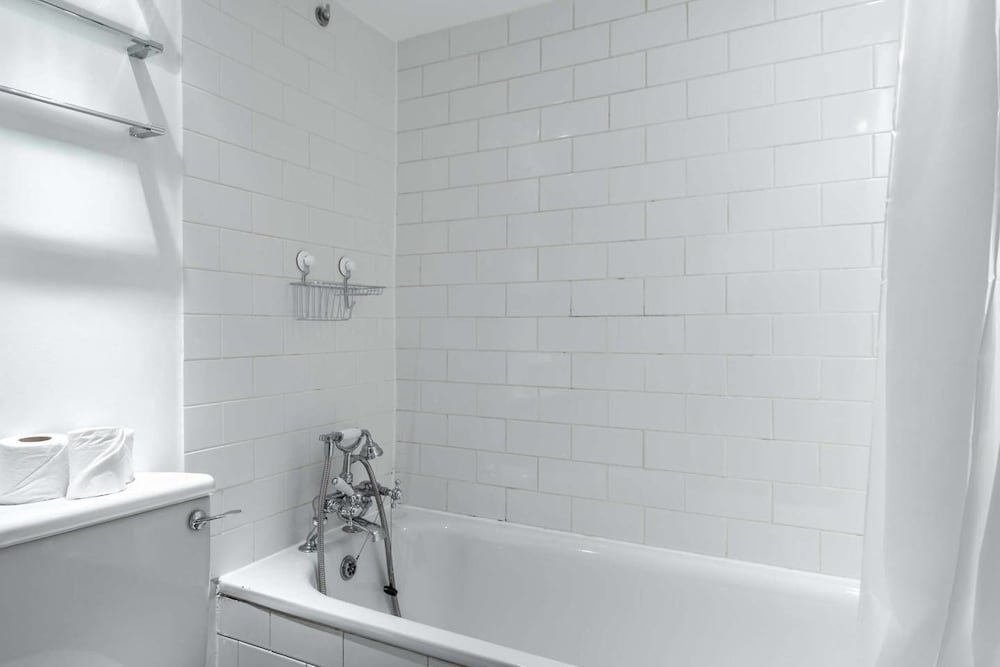 Фото Lovely 2br Home in South London, 4 Guests