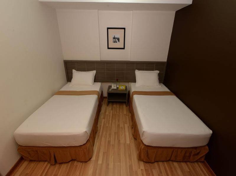 Фото Min Nandar Garden Hotel