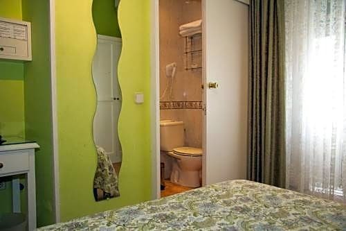 Фото Hostal Los Alpes