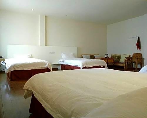 Фото Lhasa Honey Bee Hub