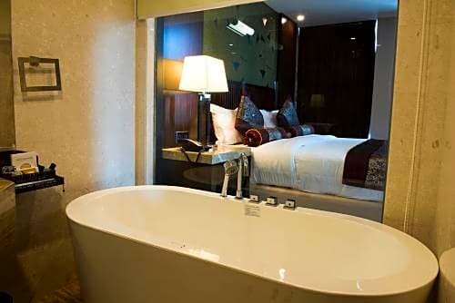 Фото Royale Signature Hotel