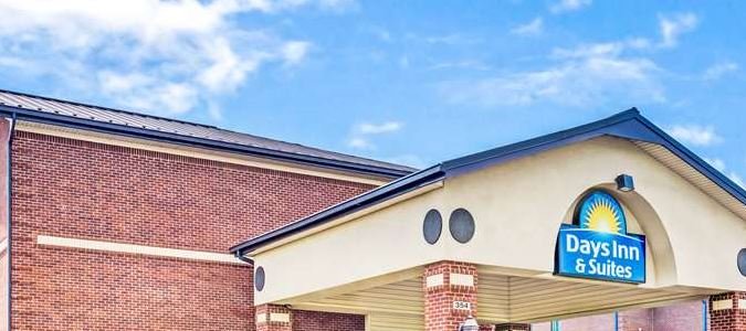 Фото Days Inn & Suites by Wyndham Jeffersonville In