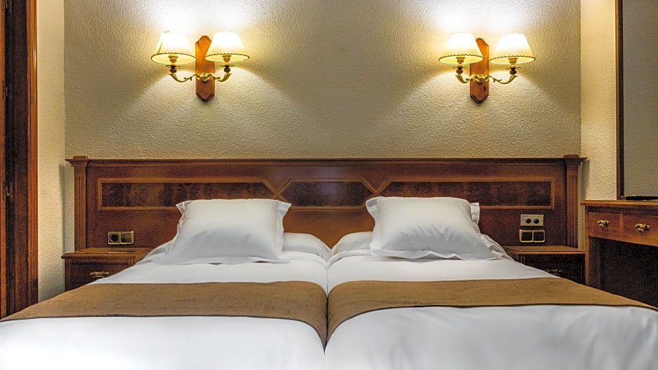 Фото Отель Reina Cristina