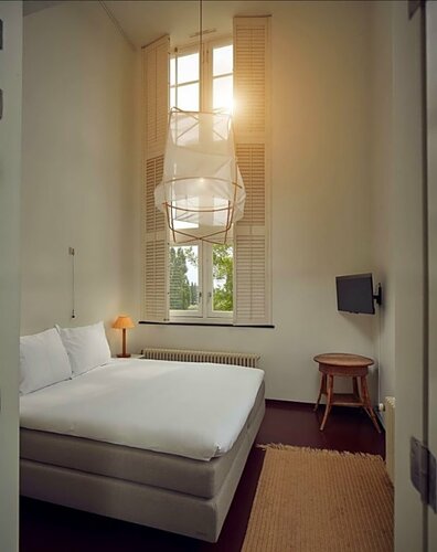 Гостиница Lloyd Hotel в Амстердаме