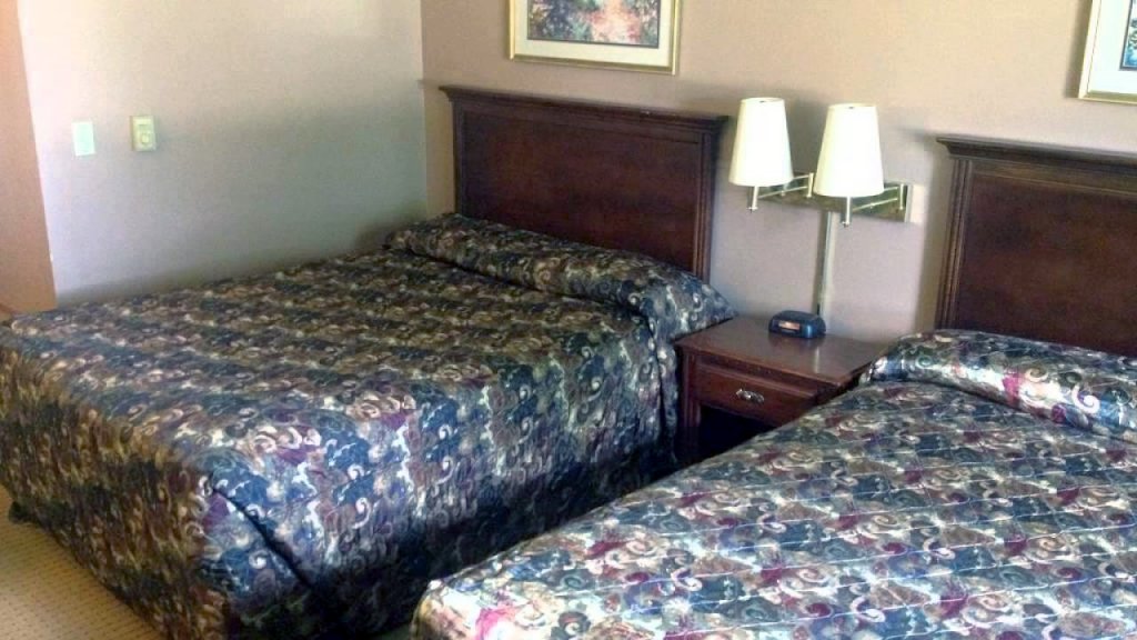 Фото Super 8 by Wyndham Oshkosh Airport