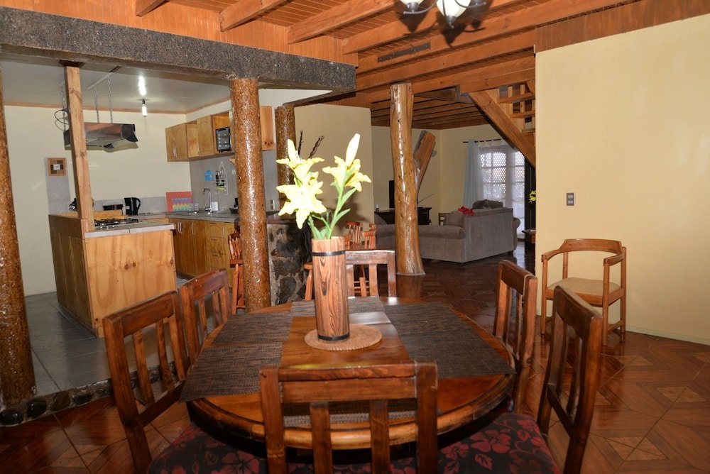 Фото Te Ngahu Bungalows