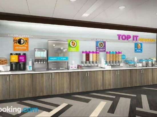 Фото Tru by Hilton Gilbert