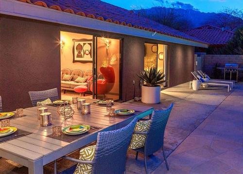 Фото Vibrant in Palm Springs by RedAwning