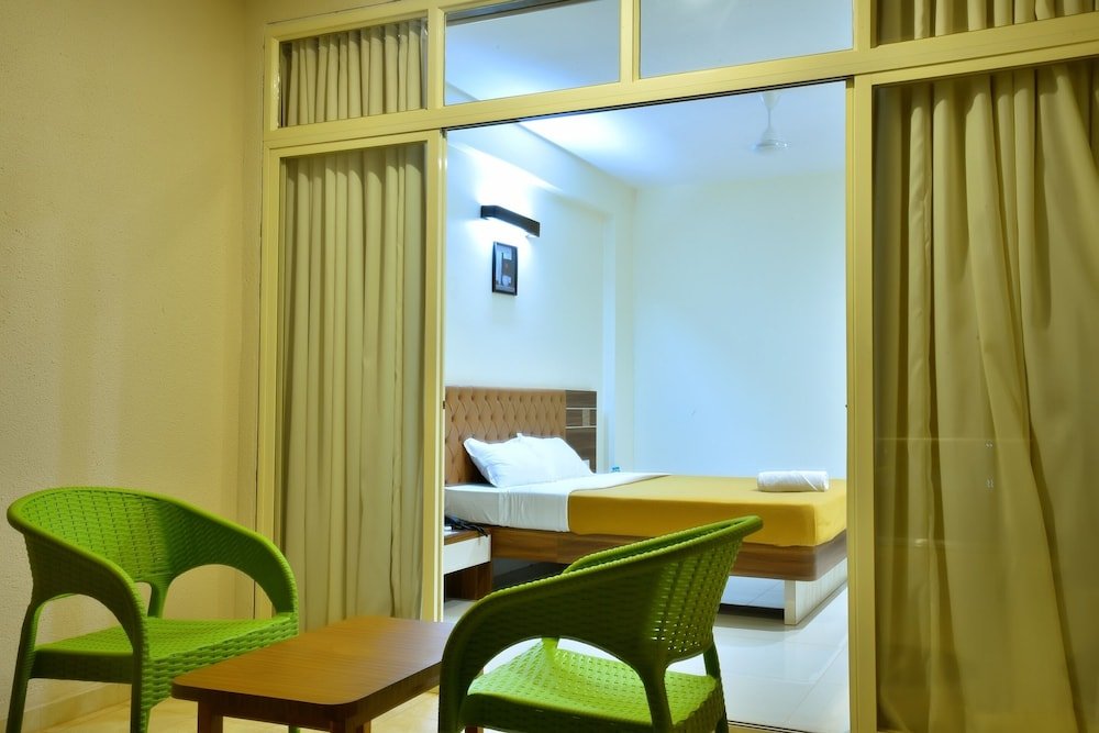 Фото Hotel Sadhana Executive