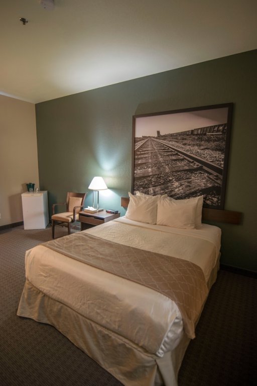 Фото Super 8 by Wyndham Dauphin