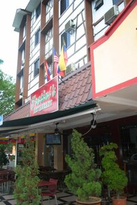 Гостиница Fratini's Hotel в Бандар-Лабуане