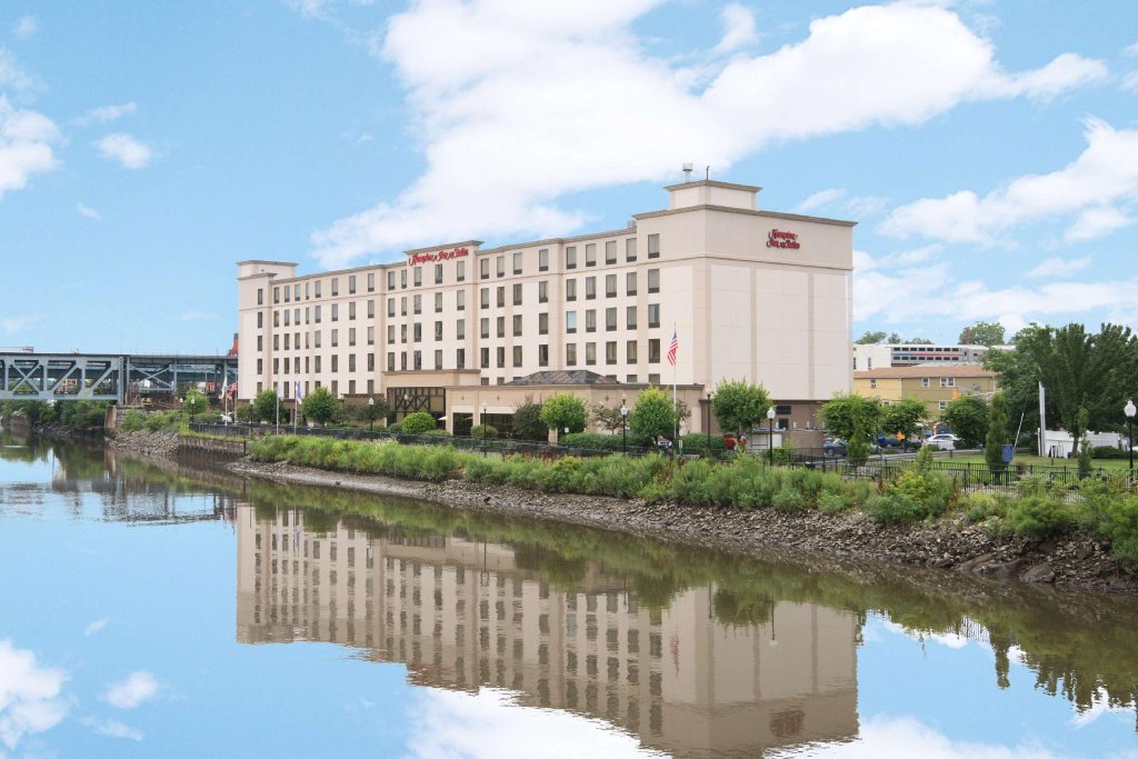 Фото Hampton Inn & Suites Newark-Harrison-Riverwalk