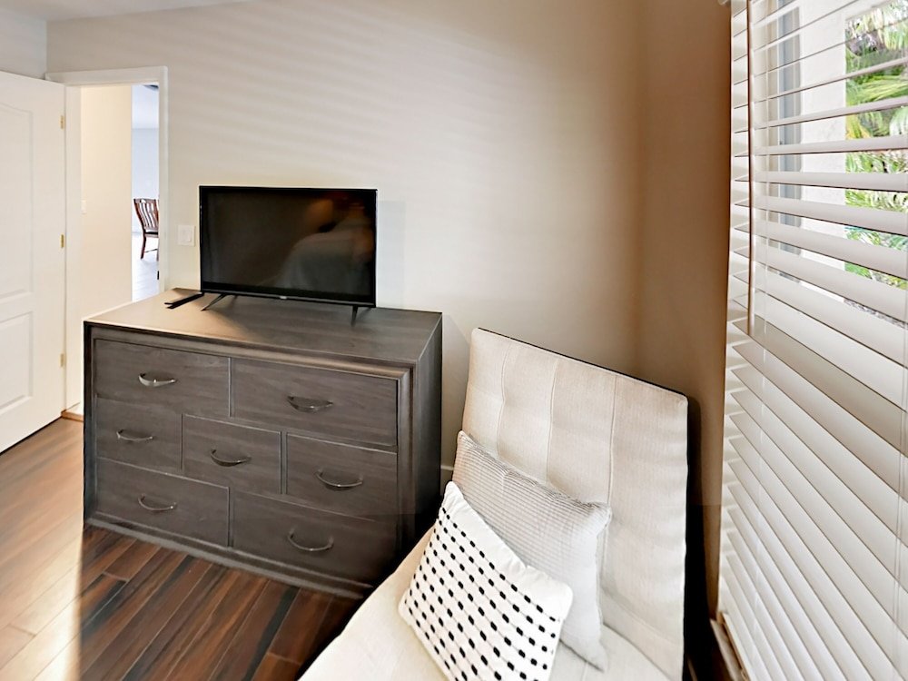 Фото Chic Canalfront - 4 Br Home