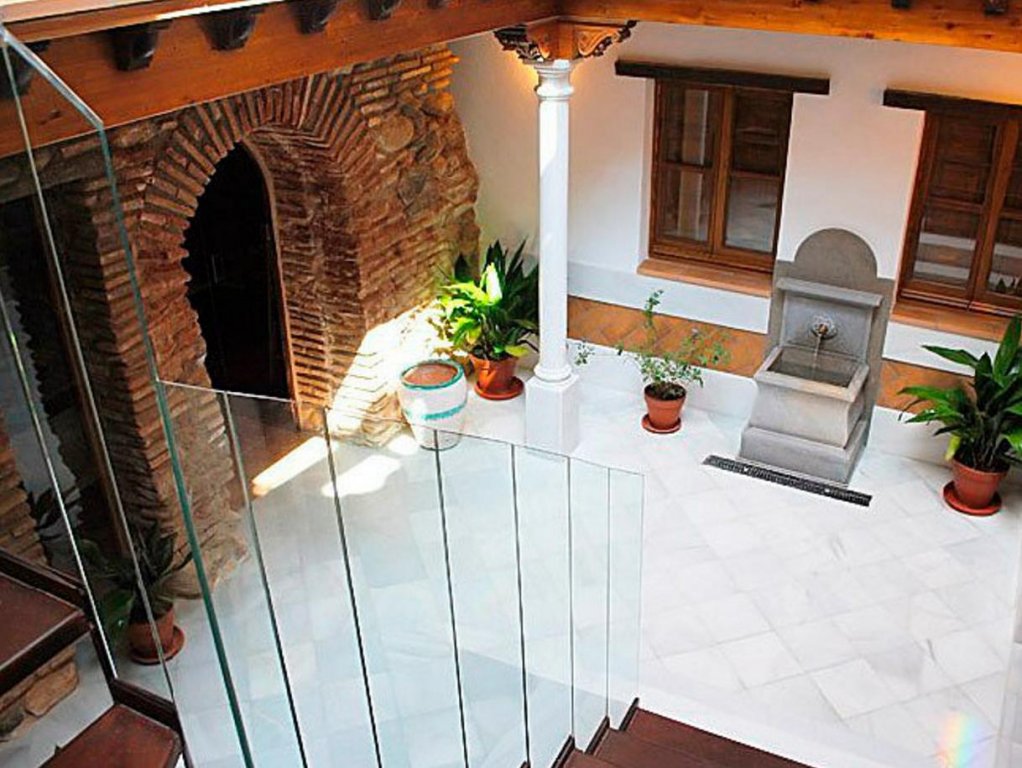 Фото Apartamentos Turisticos Alhambra