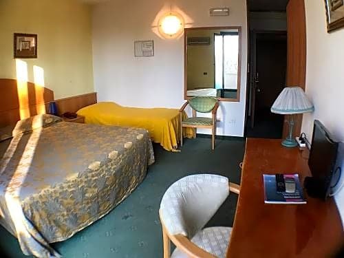 Фото Ascot Lodging