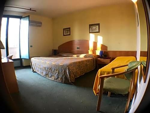 Фото Ascot Lodging