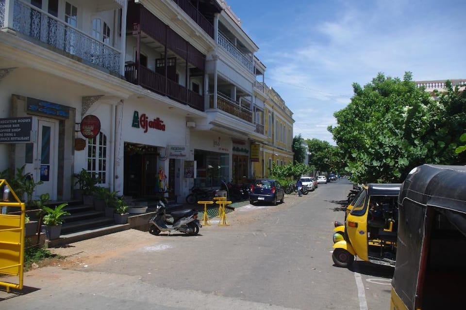 Фото Lotus Bay View Hotel