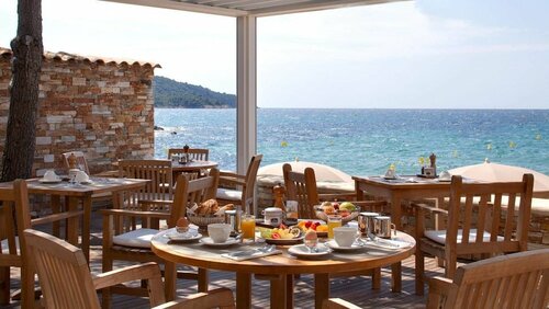 Гостиница La Pinède Plage в Ла-Круа-Вальмере