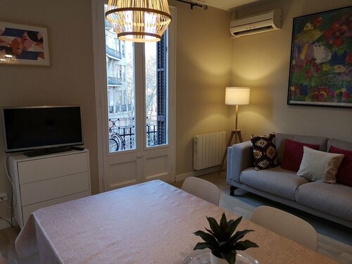 Гостиница Atenea Calabria Apartaments в Барселоне