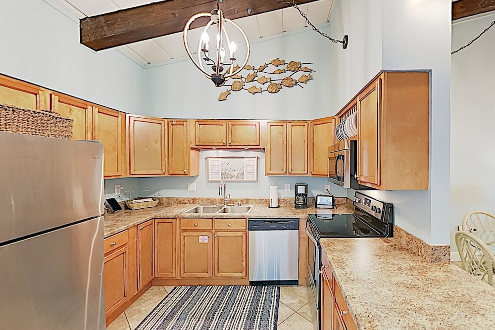 Фото Newly Remodeled W Pool - Steps To Beach! 2 Bedroom Condo