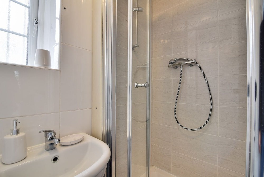 Фото Adelaide House