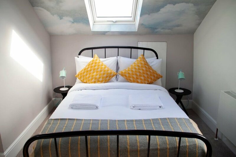 Гостевой Дом The Old Post Office - Bright & Modern 4bdr Townhouse With Private Garden в Оксфорде