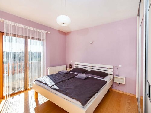 Жильё посуточно Delightful Apartment in Radovin With Garden