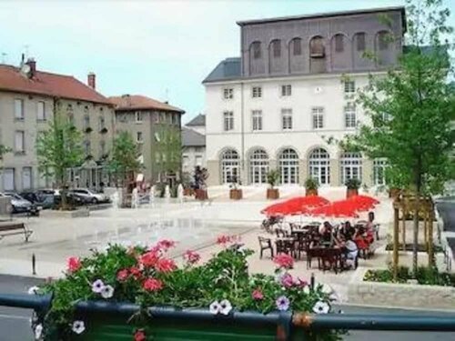 Гостиница Le Bourbon в Иссенжо