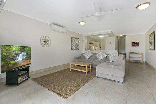 Гостиница Charming Noosa Heads Apartment; Laguna Bay Views - Unit 6 Taralla 18 Edgar Bennett Avenue