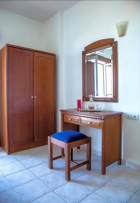 Фото Astir Studios