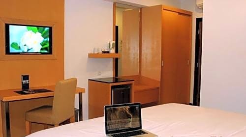 Фото Grand Asia Hotel