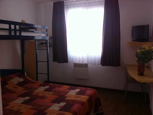 Гостиница Cheap Beds Rosny-Paris в Нуази-ле-Секе
