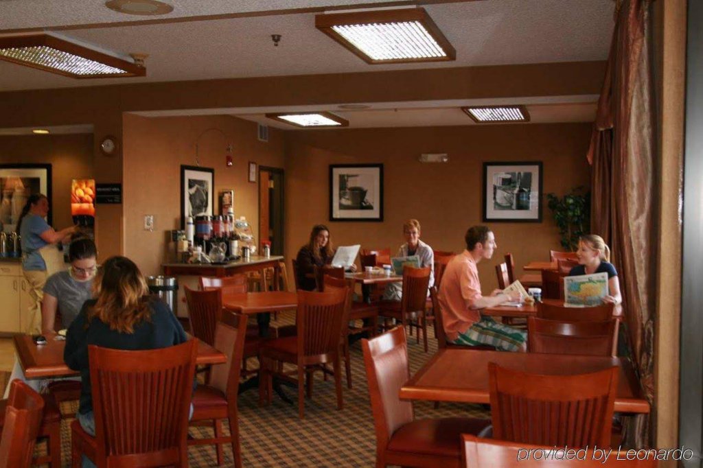 Фото Hampton Inn Salina