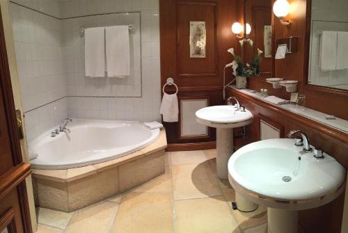 Фото Hostellerie de la Pommeraie by Popinns