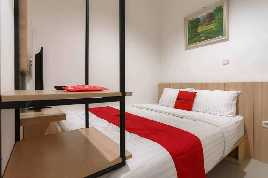 Hotel RedDoorz near Seasons City Mall 3, Jakarta, photo