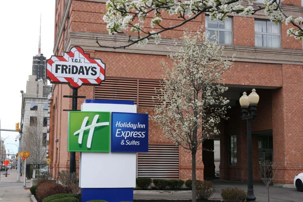 Фото Holiday Inn Express & Suites Buffalo Downtown - Medical Ctr, an Ihg Hotel