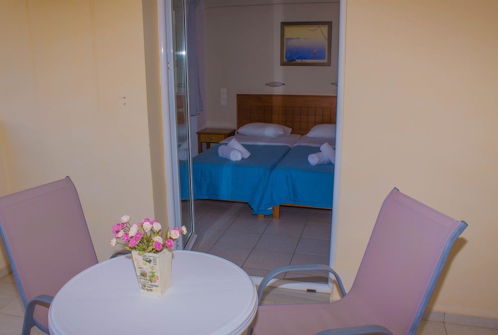 Фото Sunshine Studios & Apartments