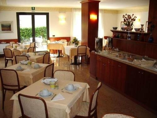 Внешний вид отеля Hotel Virginia в Гарде, фото 1