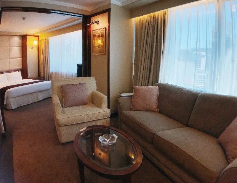 Фото South Pacific Hotel