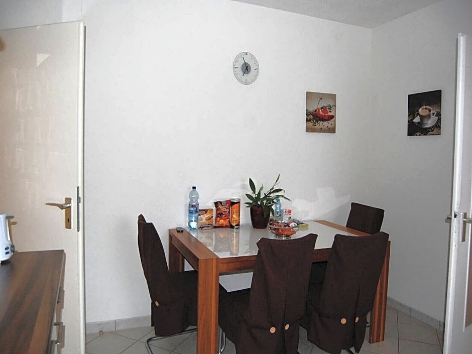 Фото Fewo Reutlingen Heinestrasse Dg