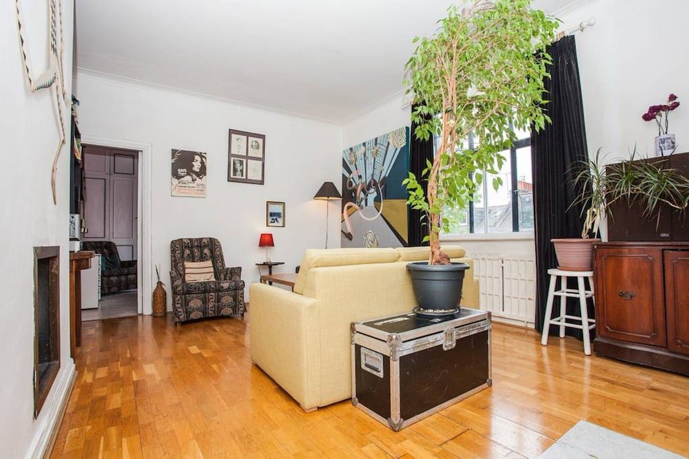 Фото Cosy 1 bedroom in Belsize Park