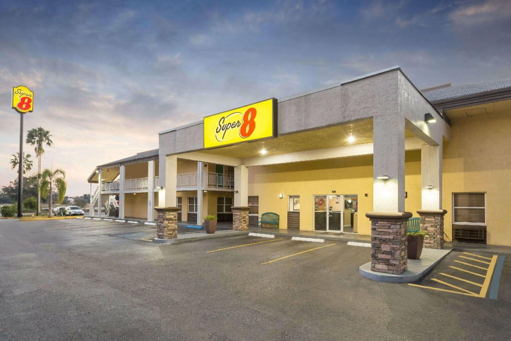 Hotel Super 8 by Wyndham Ellenton Bradenton Area, State of Florida, photo