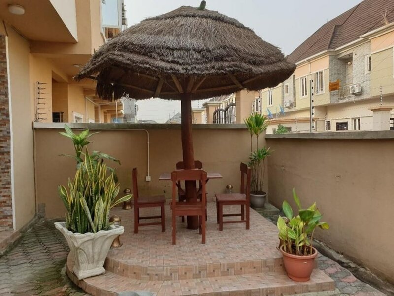 Жильё посуточно 4-bedrooms House In Lekki Lagos Nigeria в Лагосе