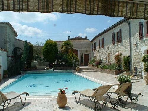 Гостиница La Fontaine des Arts в Ангулеме