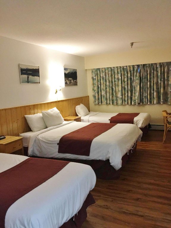 Фото Canadas Best Value Inn River View Hotel