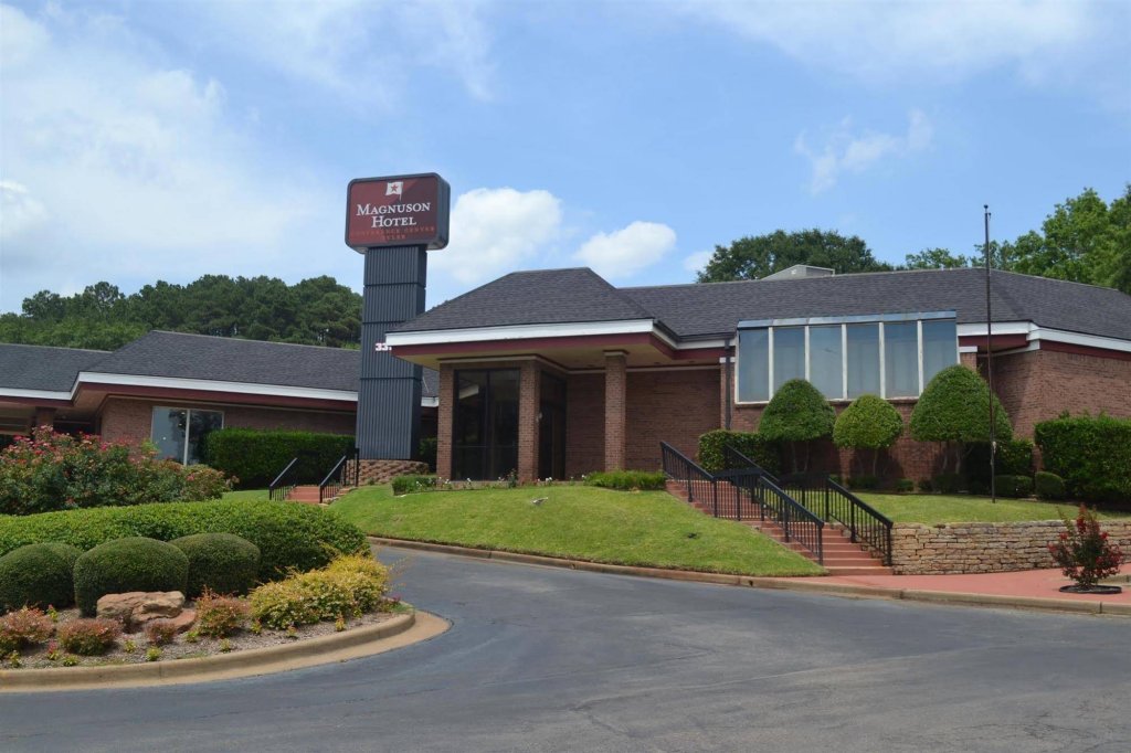 Фото Magnuson Grand Hotel & Conference Center Tyler