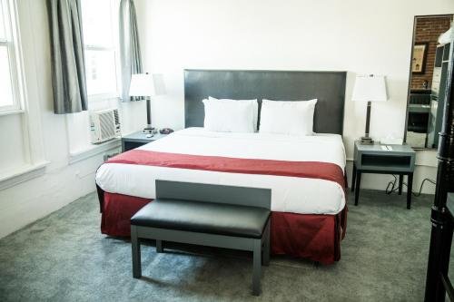 Фото The American Hotel